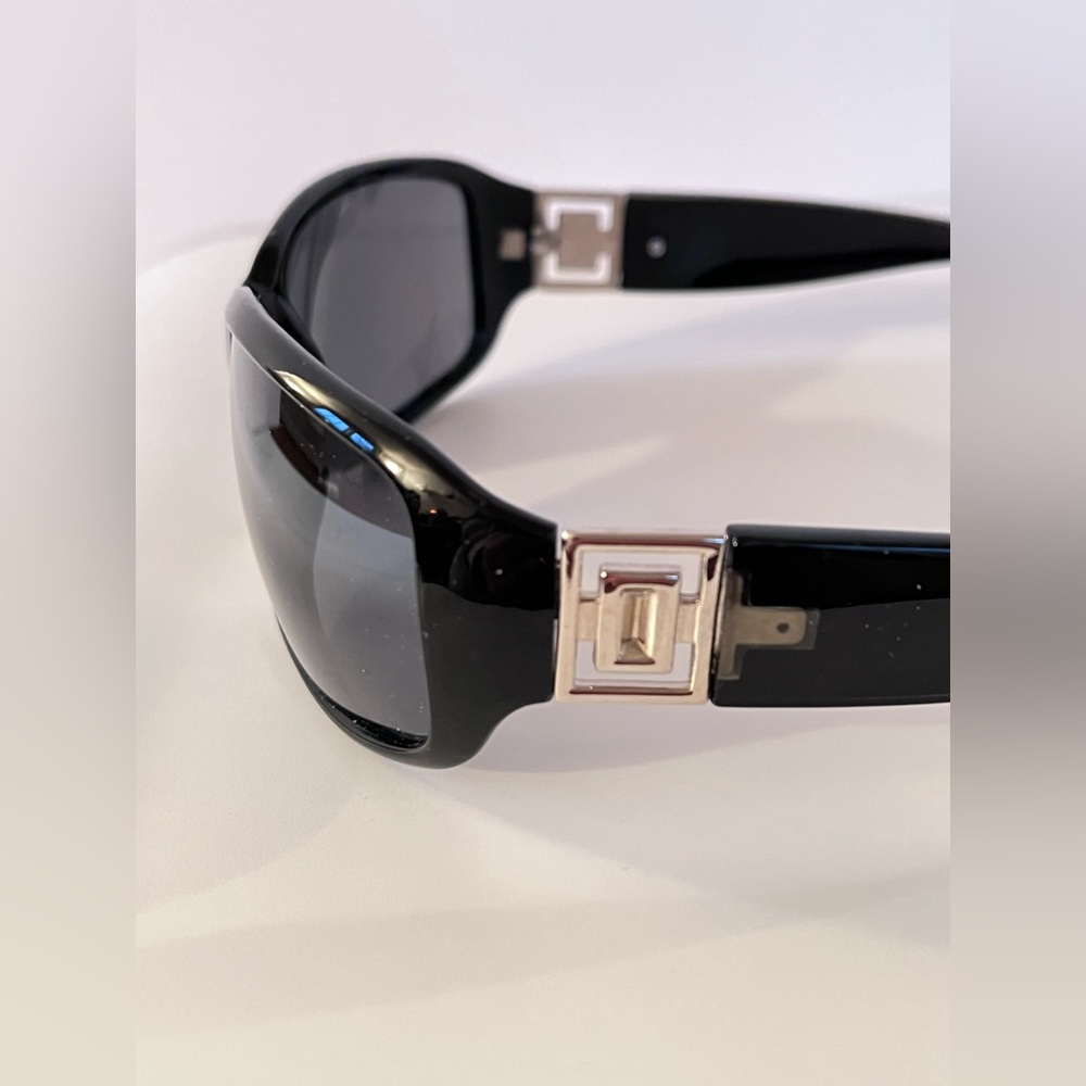 Stylish Black Sunglasses - Picture 5 of 9
